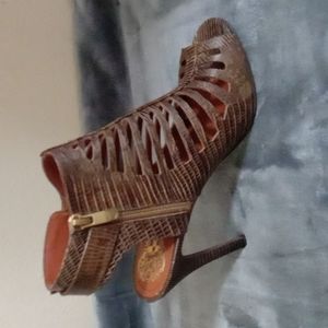 Beautiful Vince Camuto Snakeskin Leather Heels New in Box
